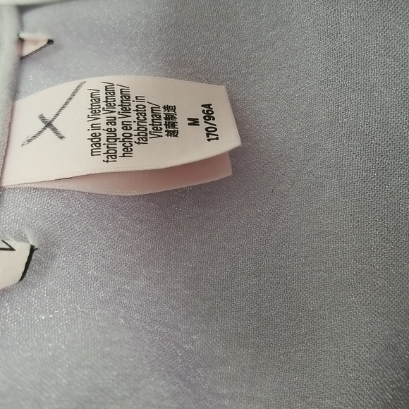 2 Victoria's Secret Satin Camisole Tops Bundle of 2 Sz: Medium - Picture 12 of 15